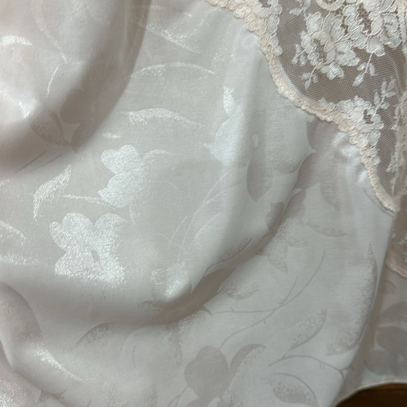 Gorgeous pink camisole size medium - Picture 3 of 5